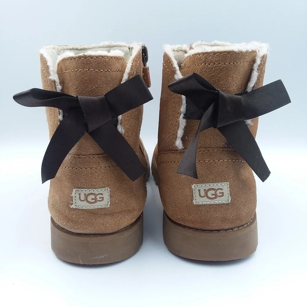 UGG Winter‎ Snow Boots Tan Suede Sheepskin Lined Zipper Bow Size 5